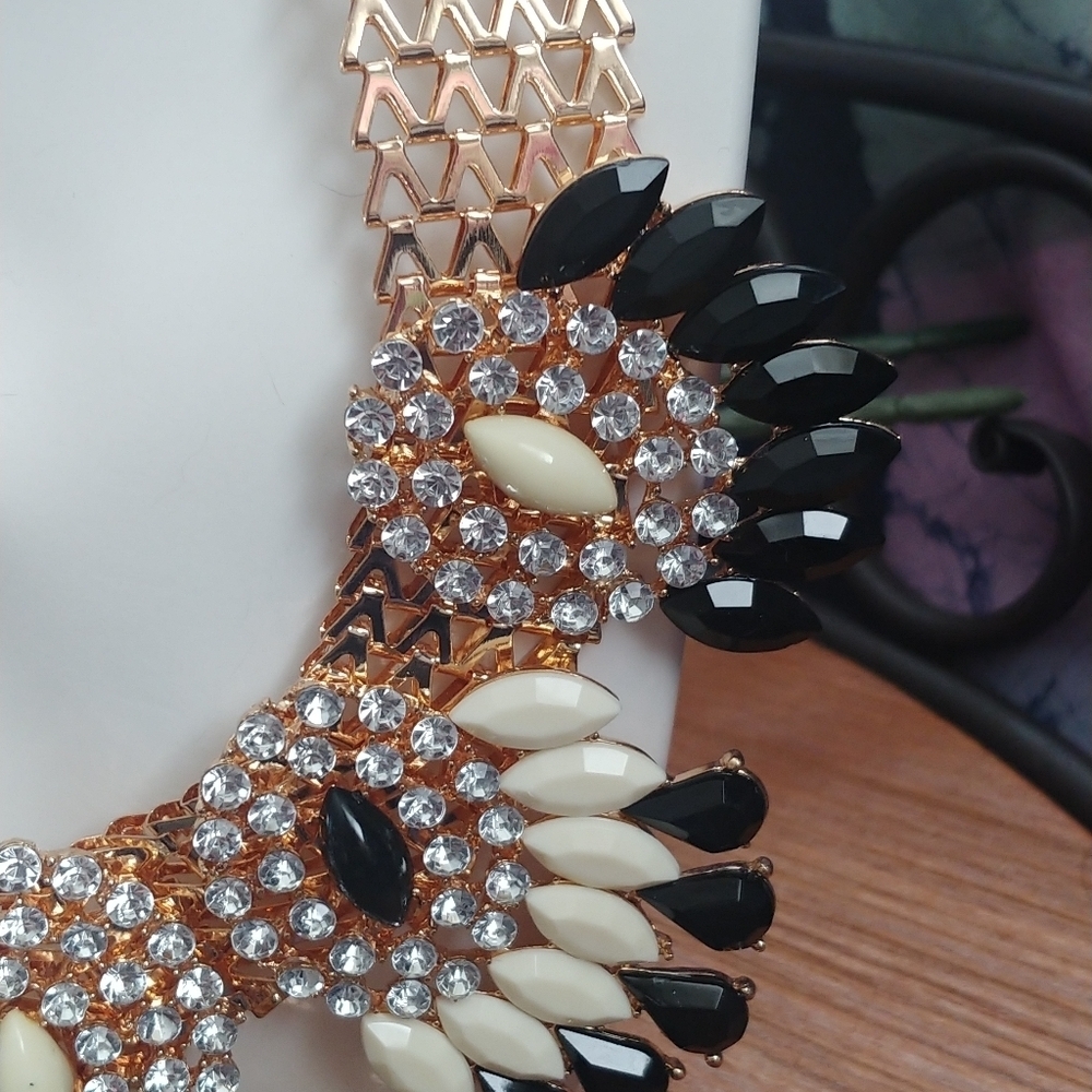 Stunning Statement Gold Rhinestone Necklace Set - Picture 5 of 8
